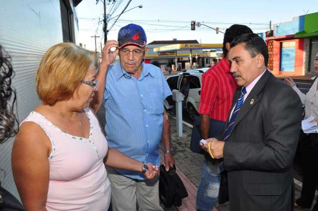Entrega de senha para tirar identidade muda, ap&oacute;s tumultos