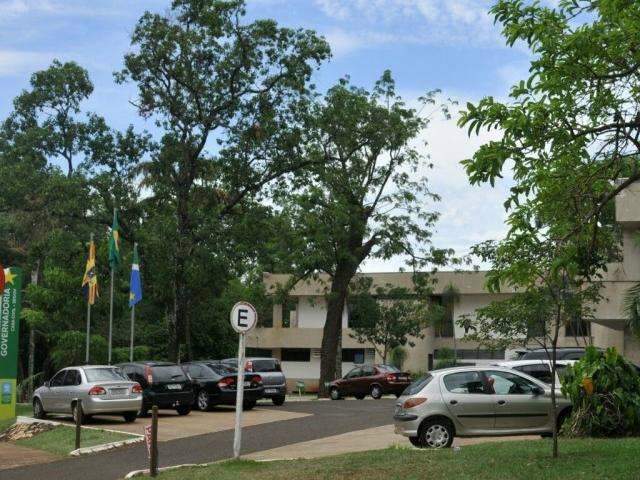 Governo corta R$ 2,5 milh&otilde;es de despesa e cobrar&aacute; quem gasta demais