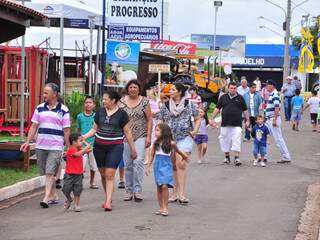 No último dia de Expogrande famílias aproveitaram para passear pela feira. (Foto: João Garrigó)