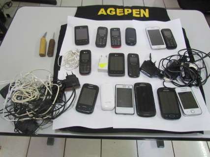 Agepen apreende 31 celulares em pente-fino no presídio feminino da Capital
