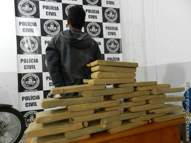  Adolescente &eacute; flagrado com mais de 20 quilos de maconha em Tr&ecirc;s Lagoas