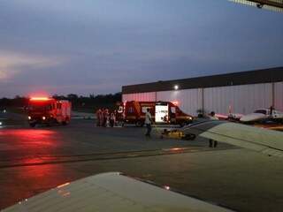 Bombeiros socorrem vítimas de acidente no Aeroporto Santa Maria (Paulo Francis)