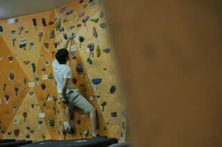 Ou também como preparação para escalar rocha. Na foto, Anthony que treina para o brasileiro. (Foto: Alcides Neto)