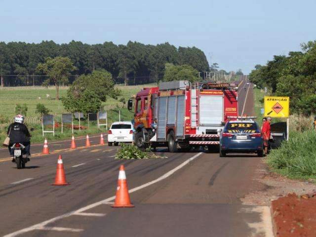 Motociclista morre ap&oacute;s bater na traseira de caminhonete em rodovia