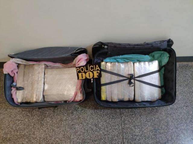 Trio &eacute; preso na fronteira com tabletes de maconha que entregariam em RO e no PR
