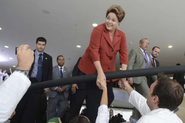 Dilma cai seis pontos e oposi&ccedil;&atilde;o cresce, diz pesquisa CNT/MDA