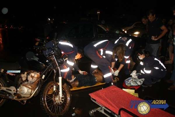 Motociclista fica gravemente ferido em colis&atilde;o com carro de passeio