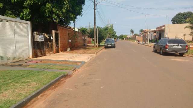Rapaz sofre corte profundo no pesco&ccedil;o e caminha 3 quadras em busca de socorro