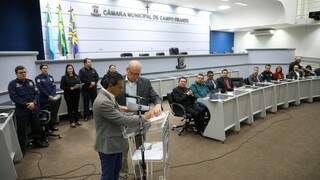 Prefeito Marquinhos Trad (PSD) assinou decreto na manhã desta sexta-feira (10) na Câmara Municipal (Divulgação/PMCG)