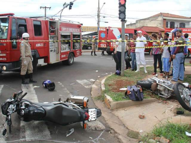  Acidente na Mascarenhas deixa duas pessoas em estado grave