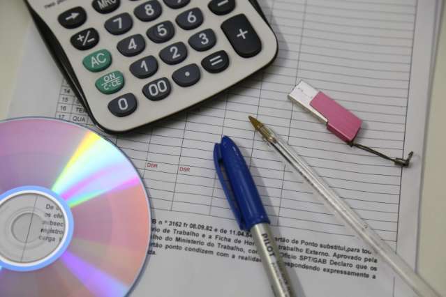 Dinheiro pr&oacute;prio, parentes e partidos financiam campanha de R$ 1,4 milh&atilde;o