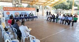 Vereadores realizam sessão comunitária no distrito Rochedinho (Foto: Divulgação/CMCG)