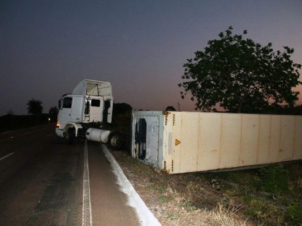 Carreta Tomba Na Br Entre S O Gabriel Do Oeste E Rio Verde