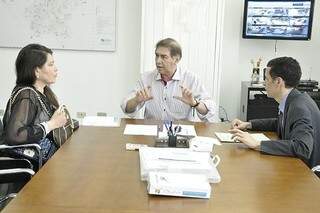 Bernal se reuniu com assessores e anunciou depósito pagar coletores (Foto Divulgação