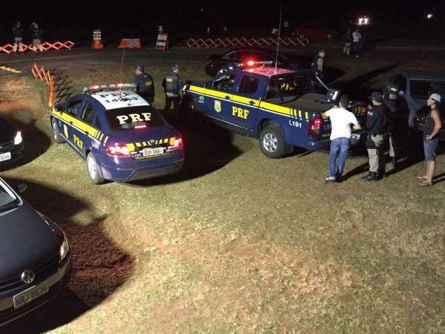 Em blitz p&oacute;s festa, 29 s&atilde;o autuados e cinco presos por dirigir embriagado