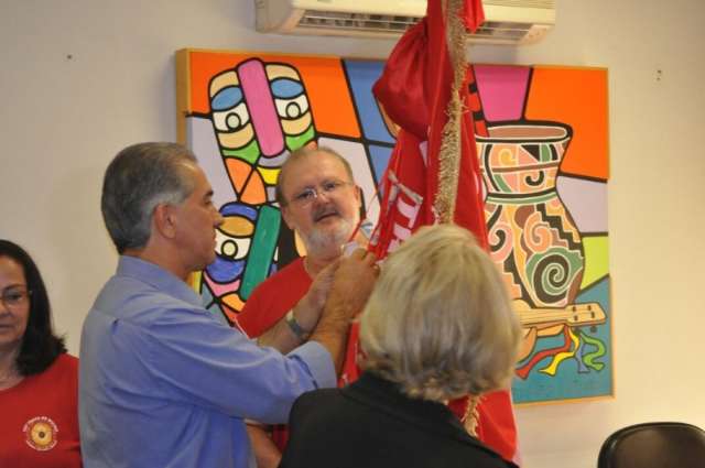 &Agrave; festa do Divino, Reinaldo faz doa&ccedil;&atilde;o generosa e pede sabedoria para governar