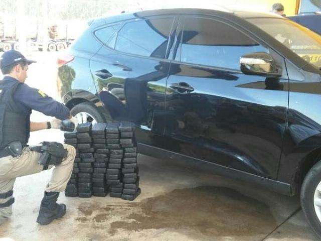 PRF apreende 74 kg de coca&iacute;na transportados em carro por m&atilde;e e filha