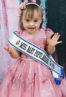 Com 9 mil votos online, Nicolly foi eleita Miss Baby Popularidade (Foto: Acervo Pessoal)