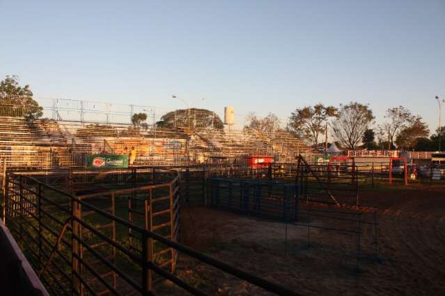 Com v&aacute;rias atra&ccedil;&otilde;es musicais, festa country espera p&uacute;blico de 50 mil pessoas 