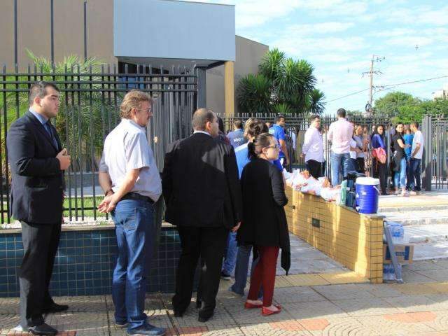 Jurado passa mal e julgamento sobre morte de empres&aacute;rio &eacute; cancelado 