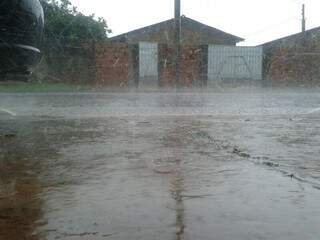 Campo Grande registrou chuva forte ontem. (Foto: Stephanie Romcy)