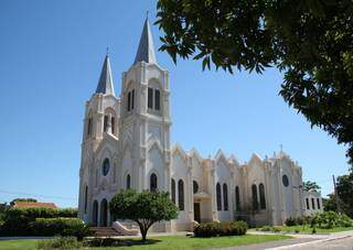Obra imponente da arquitetura gótica, a Igreja Matriz de Aquidauana, inaugurada em 1912, é um importante cartão postal da cidade (Foto: Reprodução)