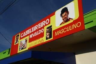 Wiil Smith e Gustavo Lima fazem o maior sucesso e garantem clientes cabeleireiro. (Foto: Marcos Ermínio)