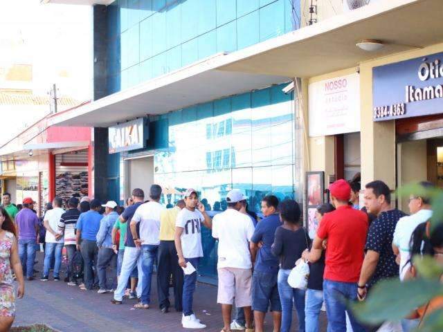 Ag&ecirc;ncias da Caixa Econ&ocirc;mica abrem &agrave;s 9h para saques do FGTS