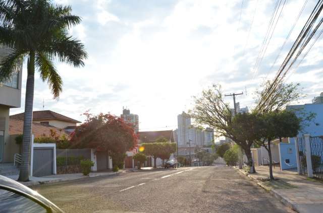Domingo come&ccedil;a com predom&iacute;nio de sol, sem chuva em Campo Grande