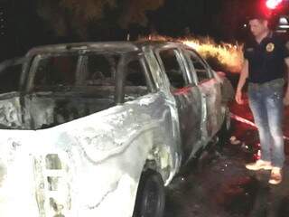 Caminhonete queimada com corpos de irmãs, no dia 7 deste mês, em Pedro Juan (Foto: ABC Color)