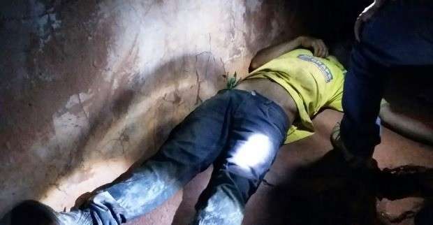 Homem &eacute; encontrado morto no fundo de casa com ferimento na cabe&ccedil;a