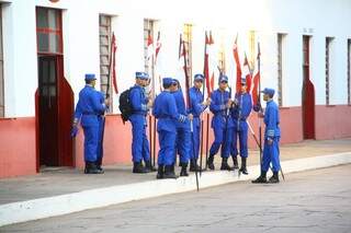 Durante as comemorações, soldados se vestem como os antigos militares de guerra (Foto: Marcos Ermínio)