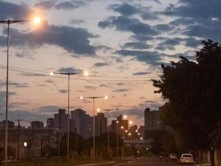 Quarta-feira ser&aacute; de c&eacute;u parcialmente nublado e temperaturas mais baixas