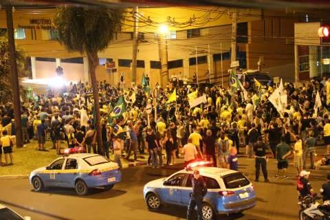No 2º dia, protesto tem balada, 1.500 pessoas e pedido de “Fora Dilma”