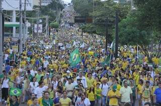 Multidão na Afonso Pena. (Fotos: Alcides Neto)