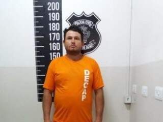Suspeito de matar adolescente a facadas após prisão em Goiás (Foto: Divulgação/PCGO)