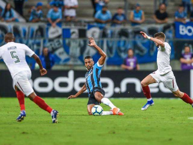 Em jogo emocionante, Fluminense vira e faz 5 a 4 sobre o Gr&ecirc;mio 