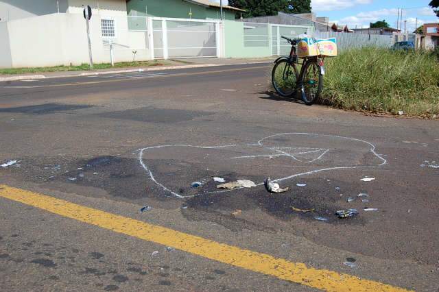  Ciclista invade preferencial e &eacute; atingido por &ocirc;nibus no Monte Castelo