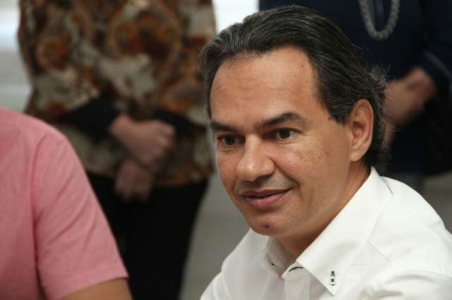 Prefeito diz que cabe &agrave; Justi&ccedil;a perdoar multa de m&eacute;dicos grevistas
