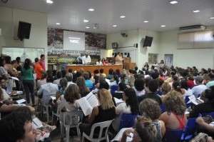 Ap&oacute;s servidores, Bernal enfrenta amea&ccedil;a de greve de professores