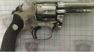 Arma usada no crime foi apreendida (Foto: divulgação/Polícia Civil) 
