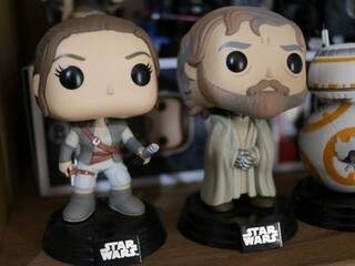 Funkos pops dos personagens Rey e Luke da franquia Star Wars (Foto: Kimberly Teodoro)