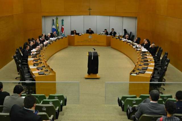 Tribunal de Justi&ccedil;a atende Bernal e suspende reajuste de servidores