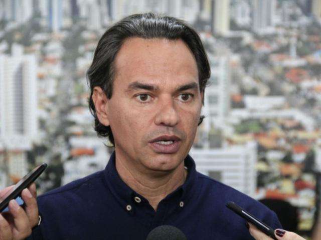 Prefeito relembra interven&ccedil;&atilde;o na Santa Casa e re&uacute;ne documentos para MPF