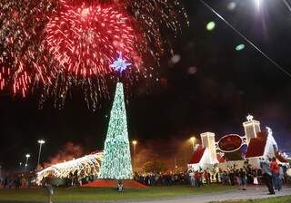 A Cidade do Natal foi inaugurada na noite de hoje, em Campo Grande (Foto: Gerson Walber)