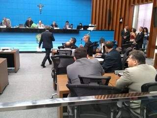 Deputados durante sessão desta quarta-feira, na Assembleia Legislativa (Foto: Leonardo Rocha)