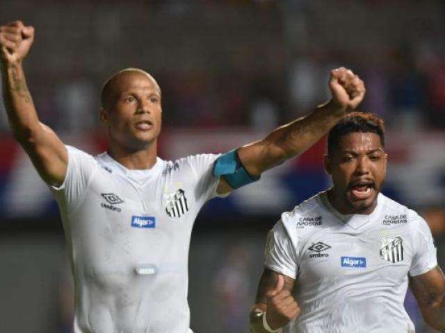 Com gol de Carlos S&aacute;nchez, Santos faz 1 a 0 sobre o Bahia 