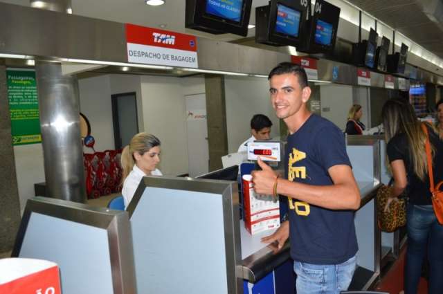 Em busca do sucesso no futsal, jovem troca Ribas por cidade na Rom&ecirc;nia