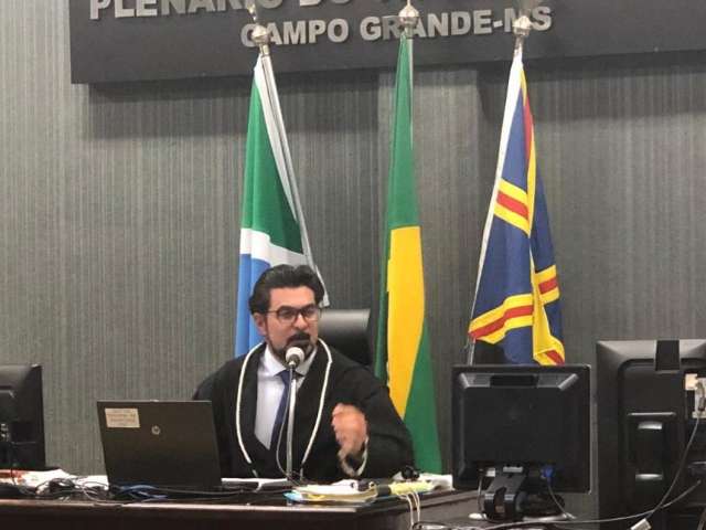 Ao abrir julgamento de assassino, juiz faz manifesto contra posse de armas