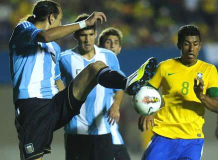  De virada e no fim do jogo, Brasil vence a Argentina por 2 a 1